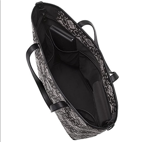 1 Petunia Pickle Bottom Tote Bag - Picture 7 of 7